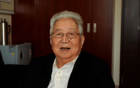 91岁王院士研究胃癌50年,提醒:厨房3种调料少放,或能保胃健康