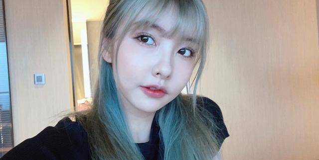 女生怎么自拍视频 ab6fba82af2c435b8f9a55e953e64b1e.jpeg