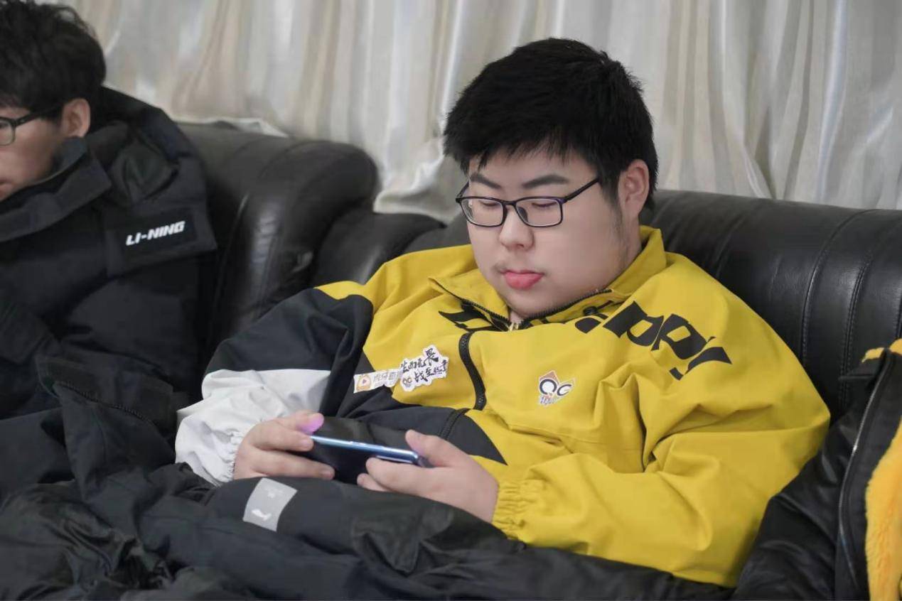 原创qg小胖深夜通宵带妹训练赛却连连超鬼粉丝这也配打职业