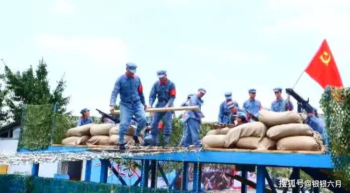 除了飞夺泸定桥,还有强渡乌江,四渡赤水,嘉陵江战役等等团建项目.