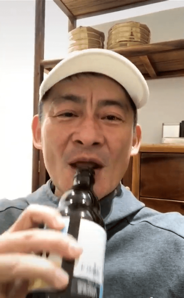 景岗山儿子子承父业,阳刚俊朗外形和众鲜肉形成对比,网友赞_景天一