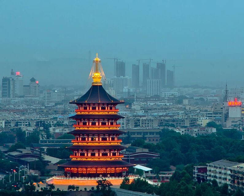 河南洛阳丽景门：隋唐时期的著名建筑，如今成为美食一条街