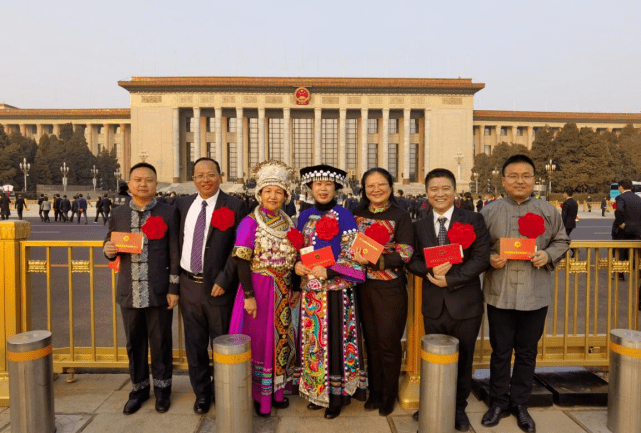 全国脱贫攻坚先进个人邓和平扶贫路上的泪水和真情