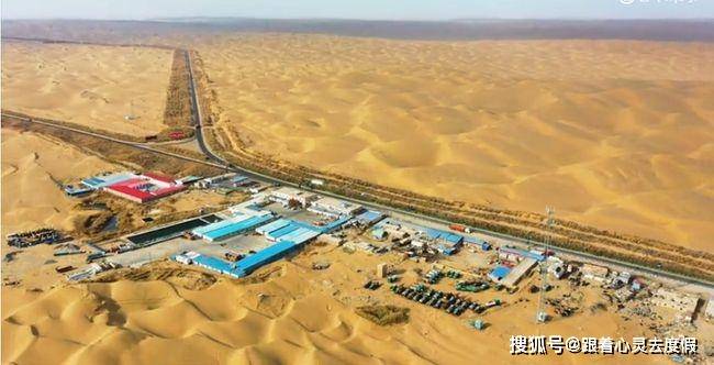 中国最大的沙漠，竟藏有一个2万人的镇，旅游业在这里风生水起