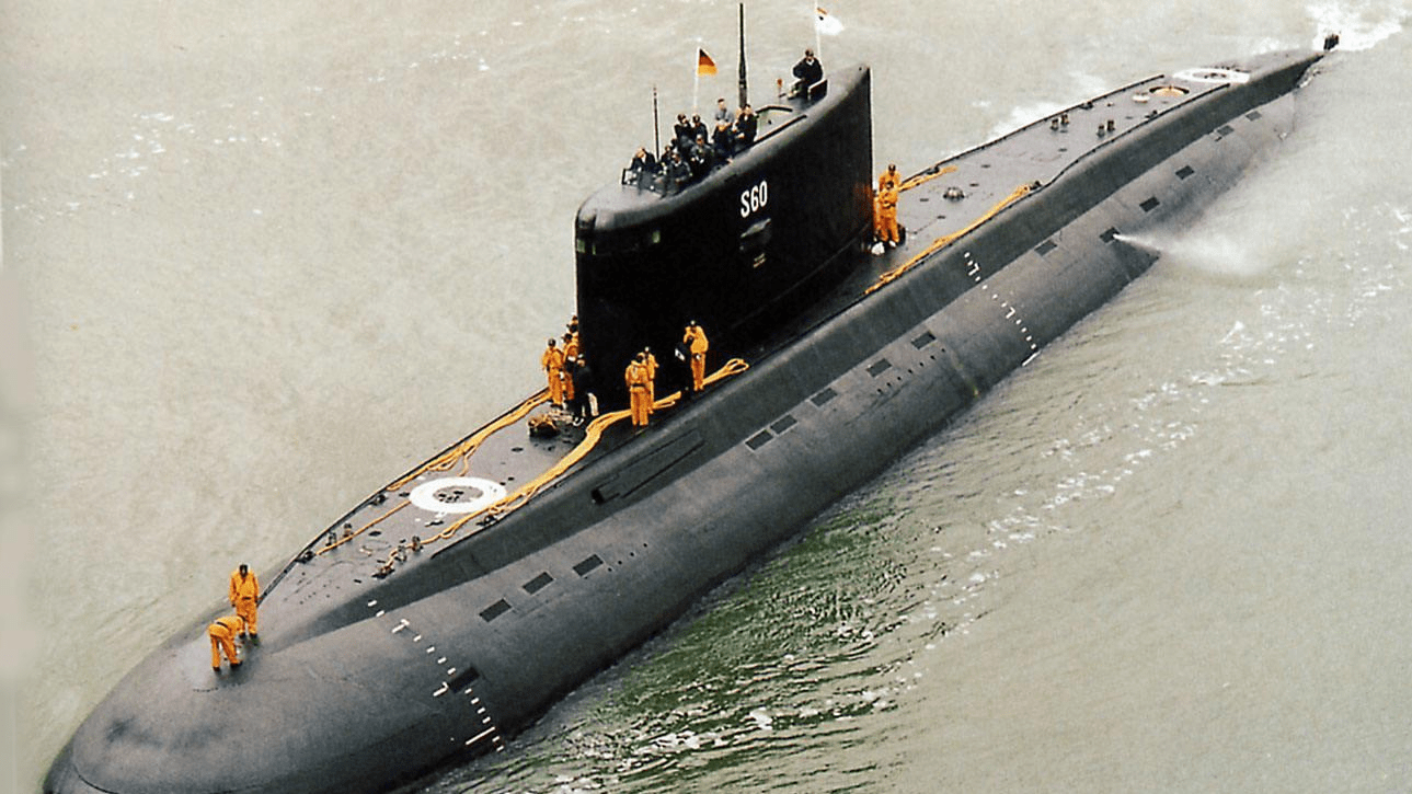 潜艇一旦被反潜飞机发现,就会上浮吗?如果不上浮结果会怎么样?