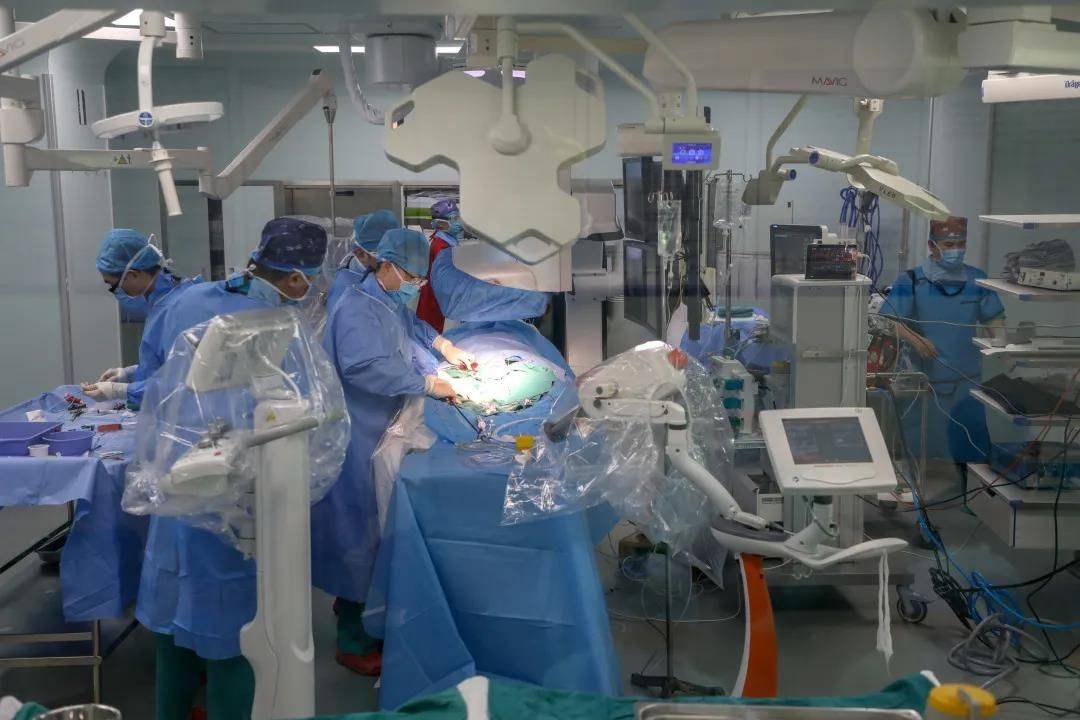 粤东首例复合手术室一站式tavi手术在汕头市中心医院成功开展