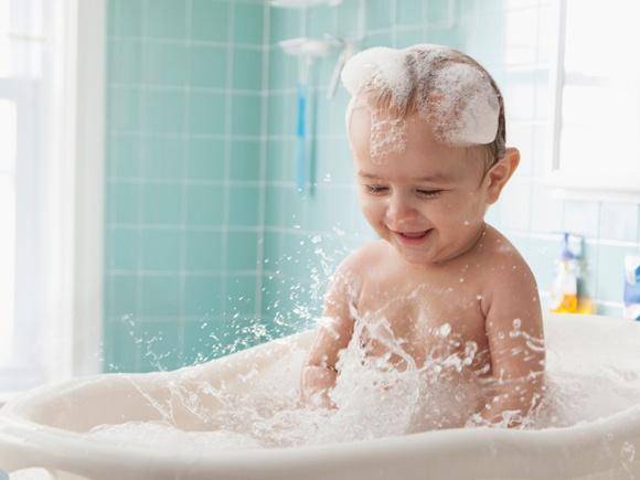 到底该不该给宝宝用沐浴露 婴幼儿洗护应该注意哪些 皮肤