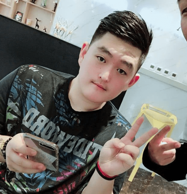 就应该耳目渲染了,很多网友习惯拿赵大牛与郭德纲儿子郭麒麟做对比