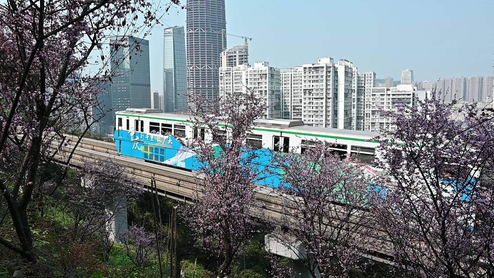 重庆开往春天的列车大火，实地走进佛图关公园，原来是这么拍的