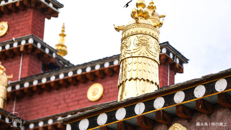 被誉为“集藏族造型艺术之大成”的“藏族艺术博物馆”，是座寺院