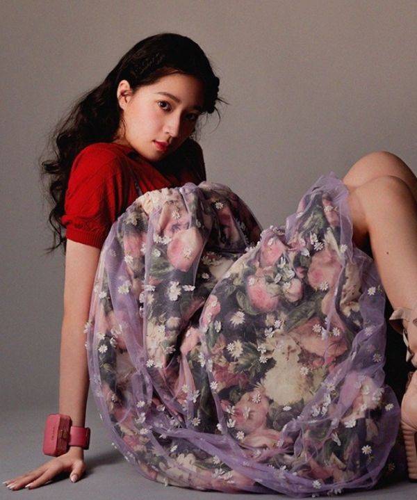 欧阳娣娣正式进军娱乐圈,潮流衣品不输姐姐,气质美完全碾压