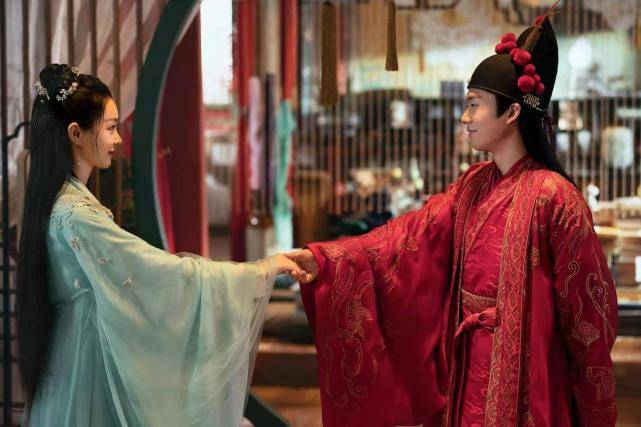 《赘婿》中两个被忽视的女配：郭泱超女出道，樊昱君是北电研究生