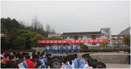 雷锋日他们这样度过!“海信真空冰箱·雨辰助学”发起学雷锋活动-家电圈官网