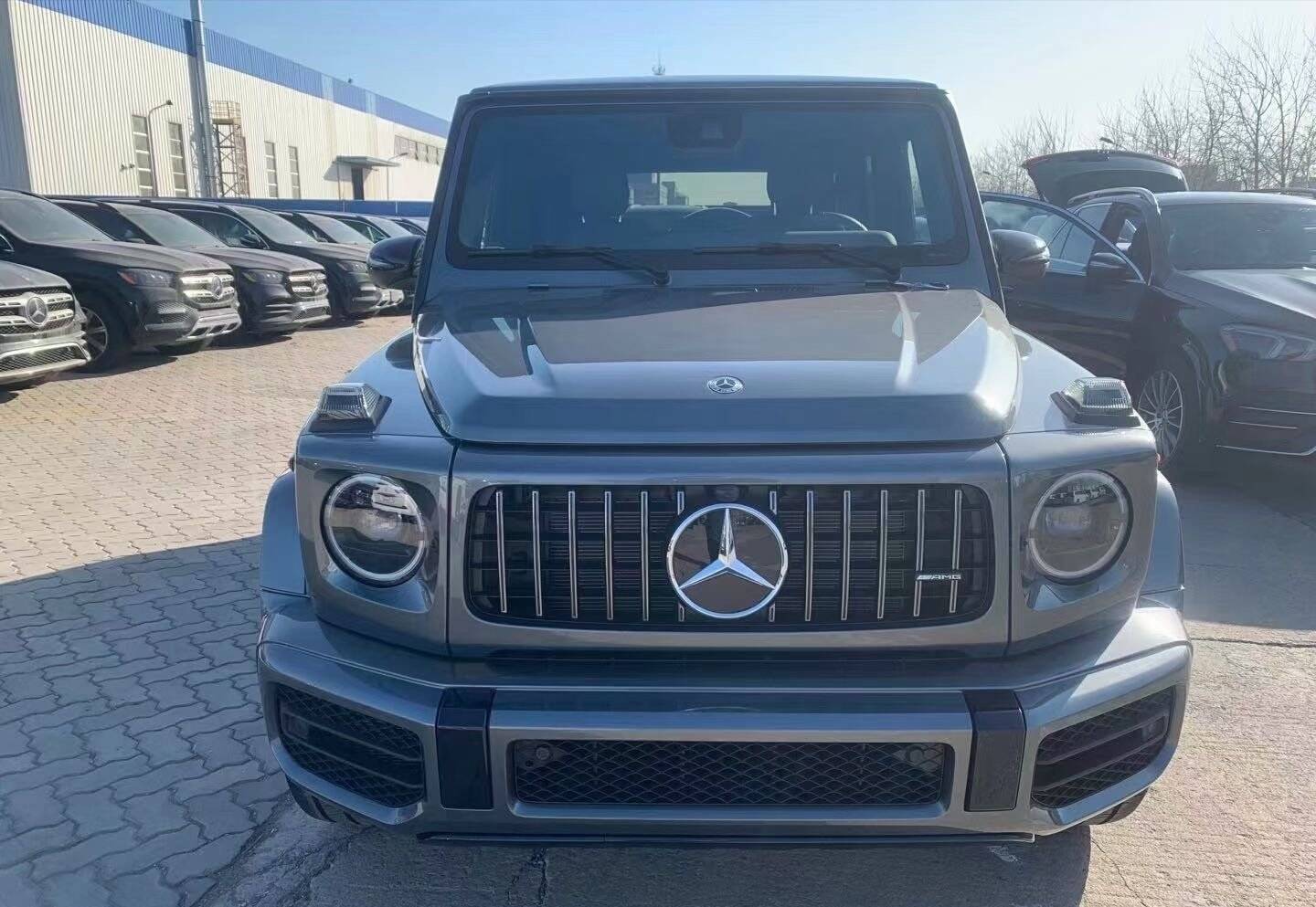 落地220万强悍四驱40t金属灰色涂装全新奔驰g63来袭