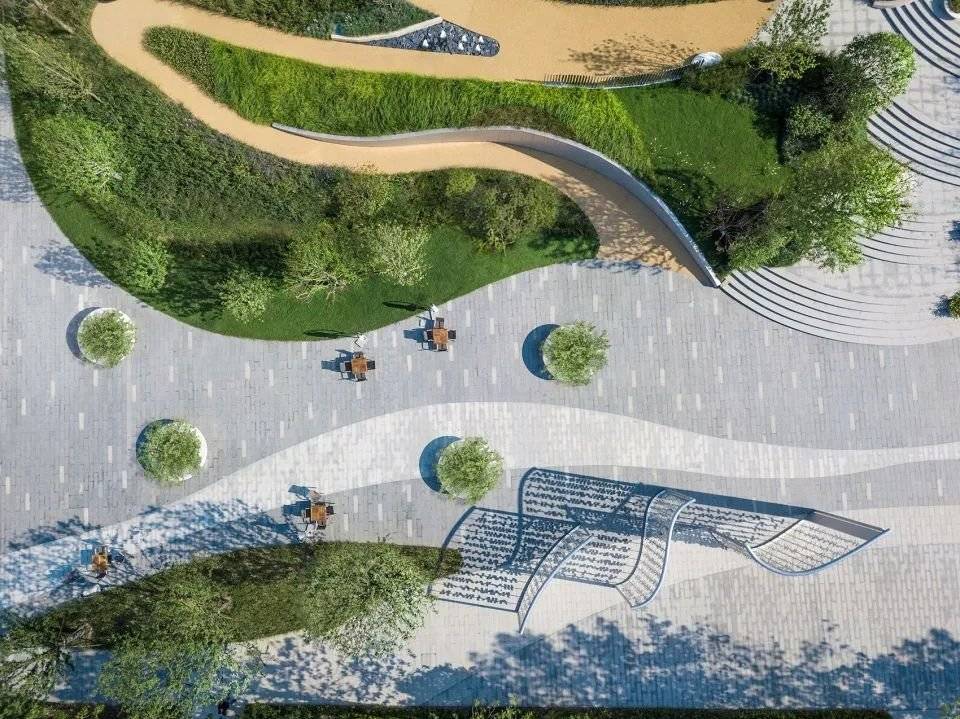 停留向心排列的布局铺装视觉引导设计,引人注目▲丹麦超级线性公园