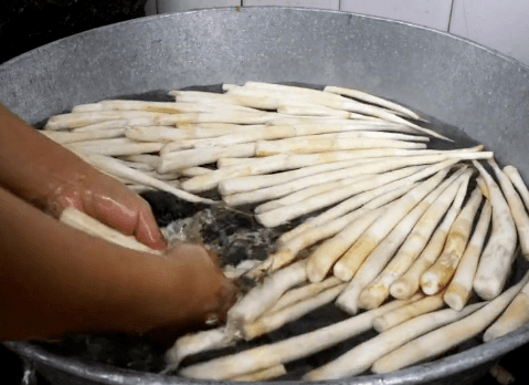 俗称水蜡烛花絮似蜡烛被当玩具却不知地下藏美味1斤25元