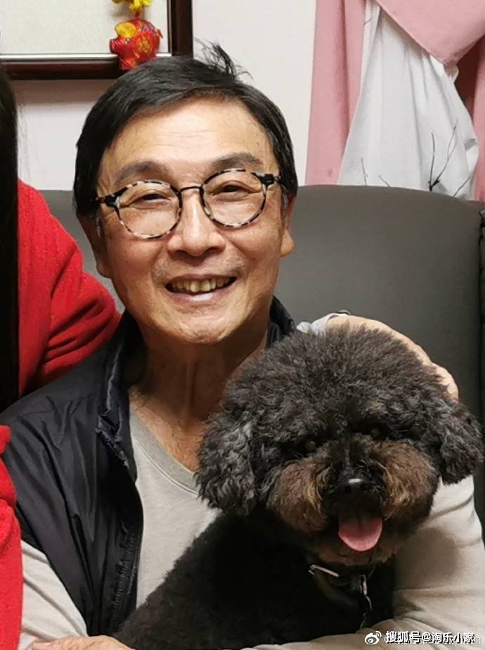 相隔大半年,刘松仁在昨天(3月8日)更新微博上传近照,原来是他的爱犬