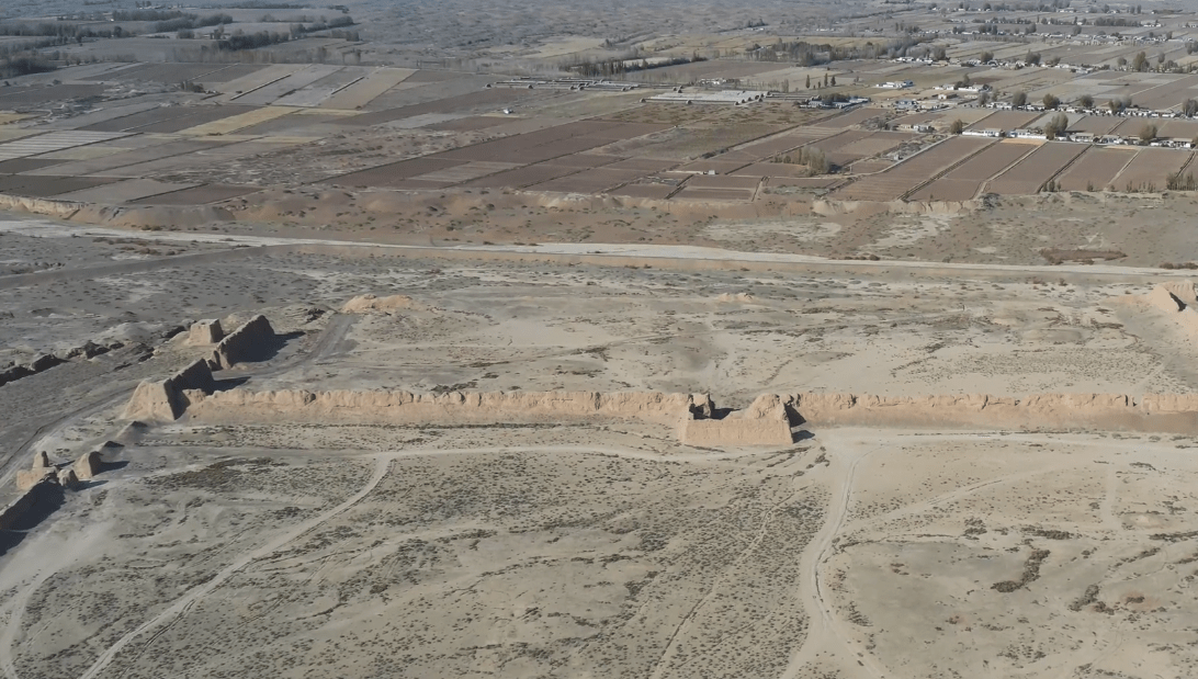 甘肃废弃古城——骆驼城，是我国最完整也是最大的汉唐遗址
