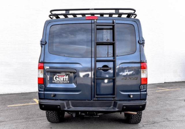 原创谁说mpv不能越野?日产nv 4x4改造,v8大自吸配四驱