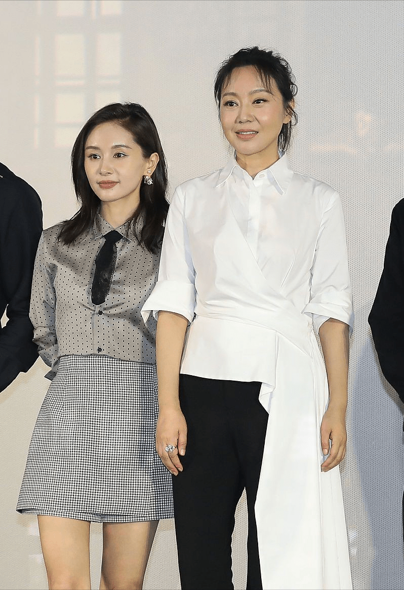 原创王子文真是小个子穿搭教科书,和高11cm闫妮同框,气质还挺高级