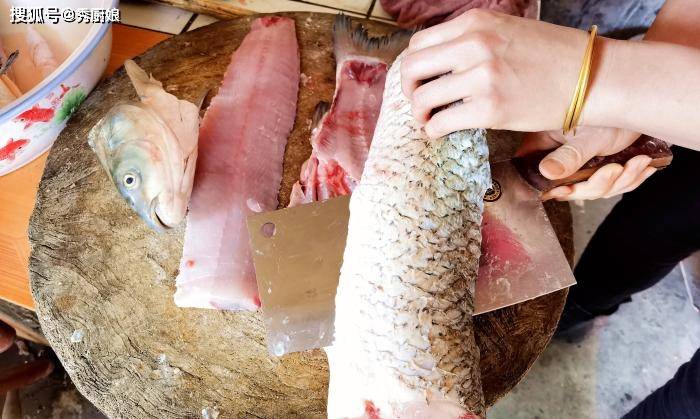 春天,少吃猪肉多吃这鱼,比鲫鱼营养,比鲅鱼鲜,做水煮鱼吃真香_鱼肉