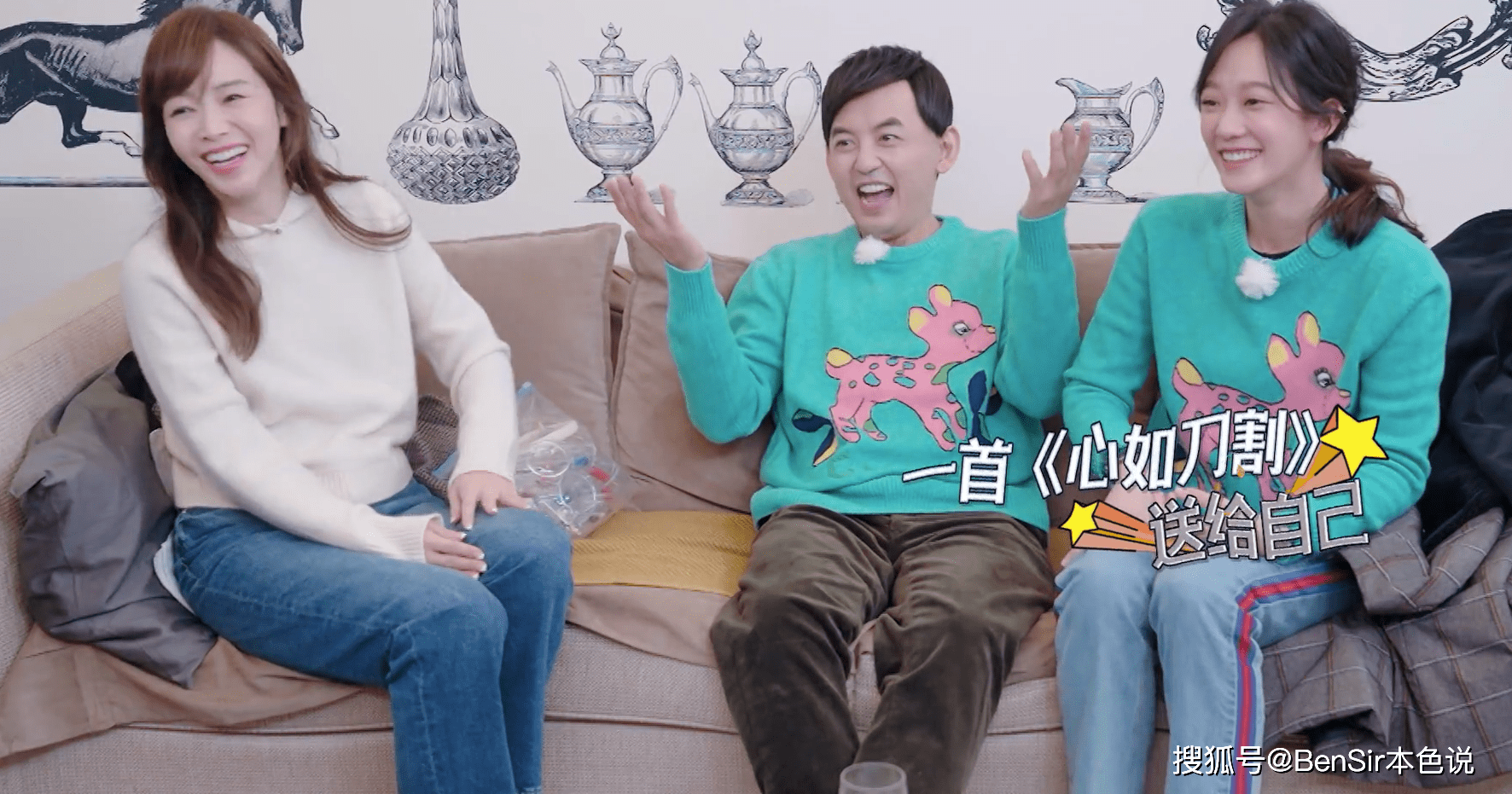 有一次晚上她在客厅看电视,她妈妈出来看到就问她为什么还不去睡觉