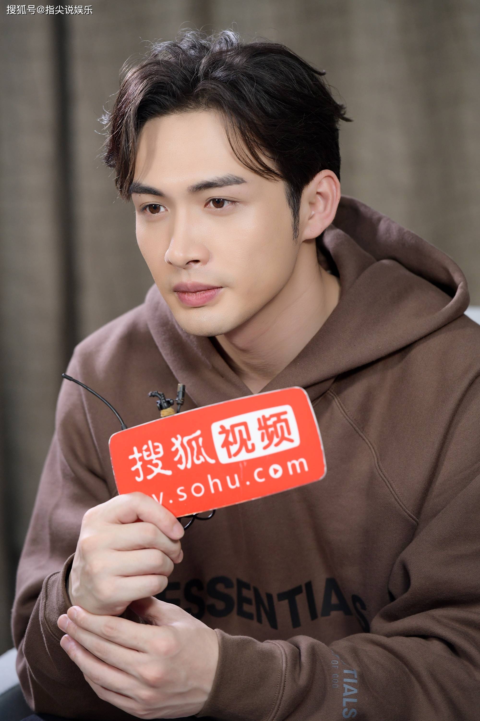 专访张彬彬合作前觉得景甜很女神合作后发现她是可爱小女生