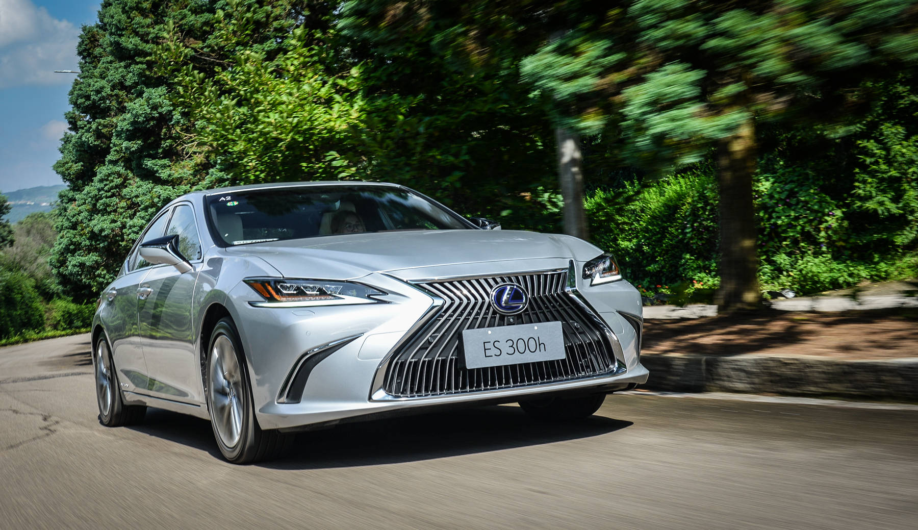 奔驰都在打折的年代雷克萨斯为啥还敢加钱