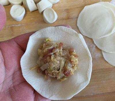 羊肉馅放猪油吗 bce2e488b8284e608d5bd3ed4a9c0b1c.jpeg