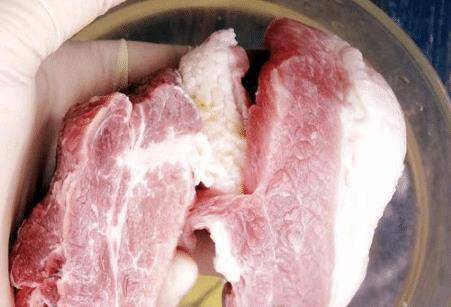 怎样快速解冻猪肉方法 06f3ec80e1a84c8b88f96fdf21cca0ad.jpeg