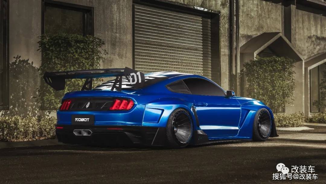 全身武装上夸张的黎明m1套件,定制了迈斯顿双片锻造轮毂,还加上四个颇