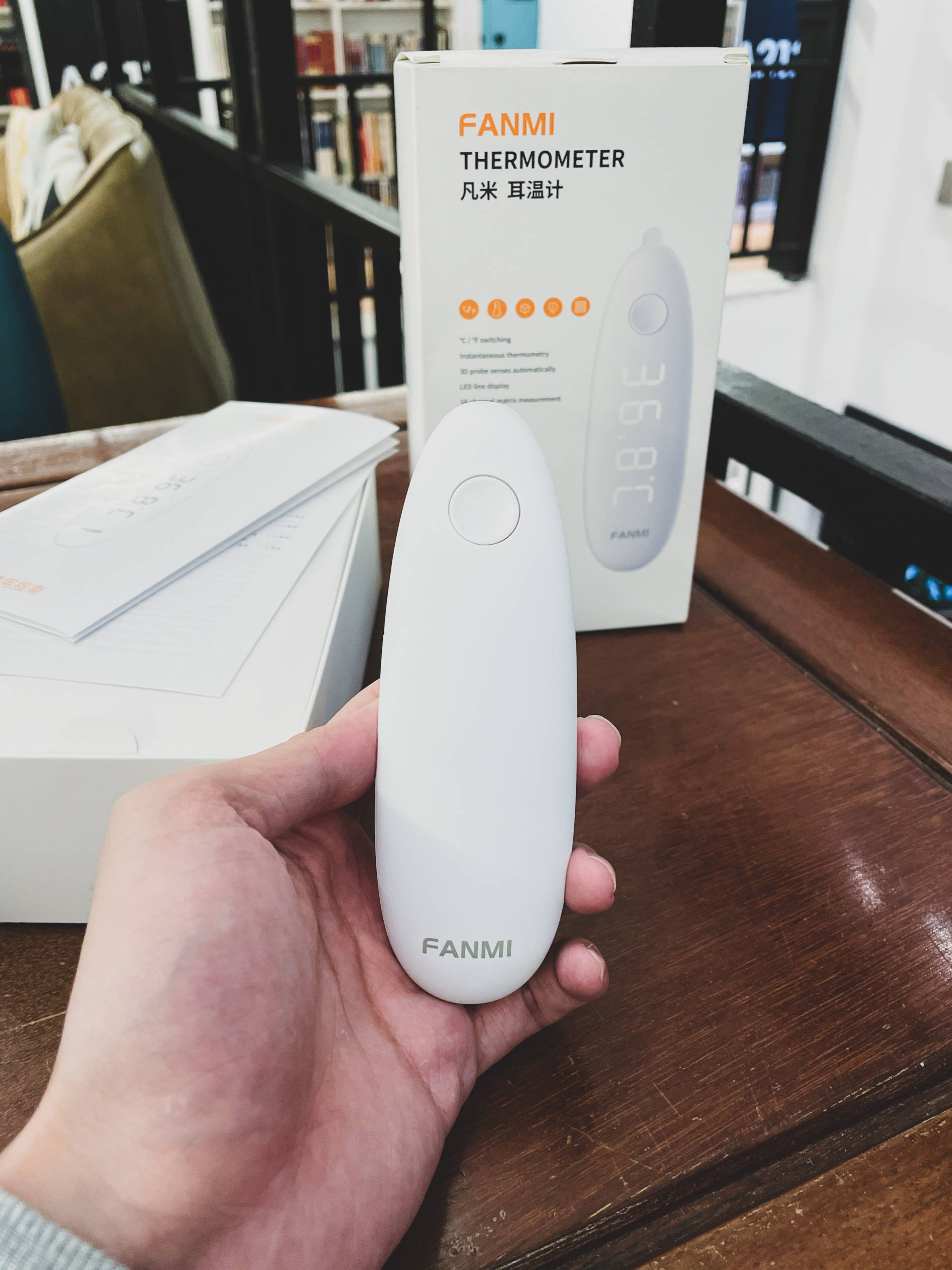 「居家必备」凡米耳温计白瓷版:一秒测温,干净卫生