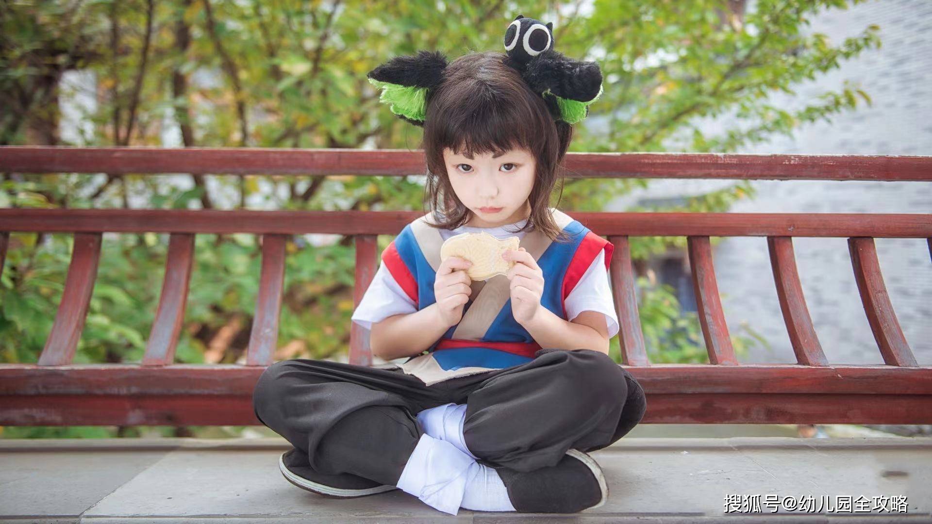 原创小学生神还原cos哪吒走红尊重孩子的兴趣和孩子玩在一起