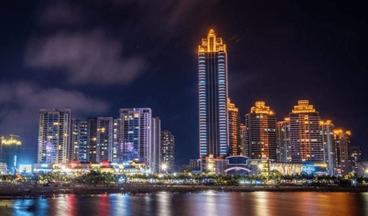 中国最南端的沿海开放城市：风景不输三亚，海鲜超便宜性价比极高