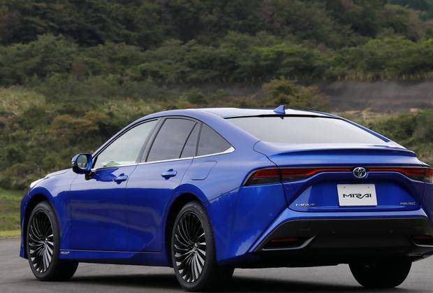 丰田"科幻级"高端轿车更新,不烧油不充电,一次可跑650公里