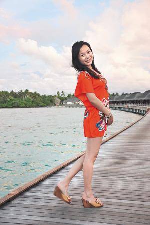 2012年,吴雪岚与爱情长跑8年的学长郑溜,在杭州西子湖畔举行婚礼.