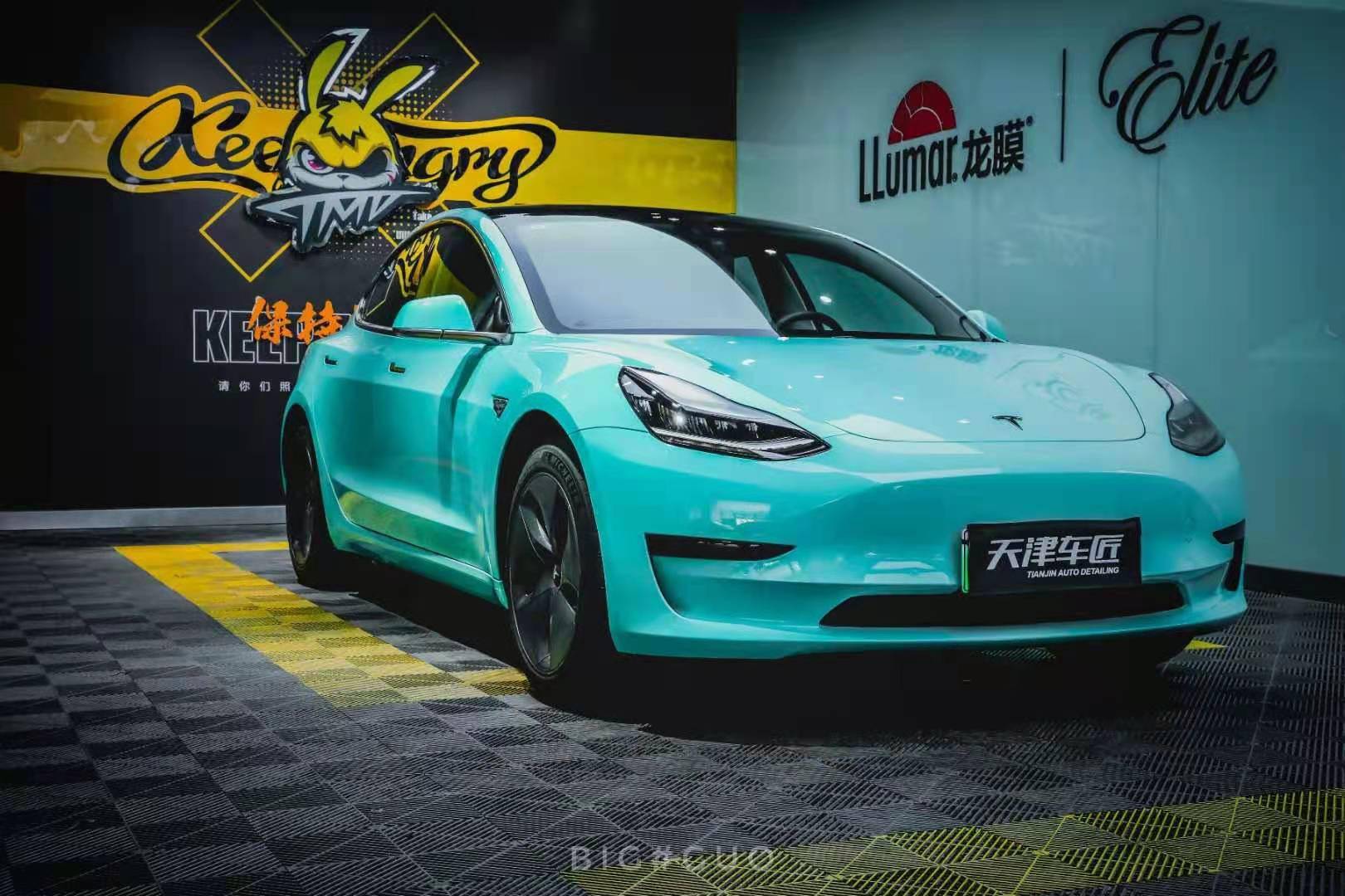 潮牌特斯拉蒂芙尼蓝全车改色贴膜 秒变万迷人