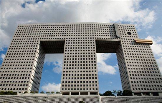 亚洲最奇葩的5座建筑，中国螃蟹楼上榜，看到韩国的：自愧不如