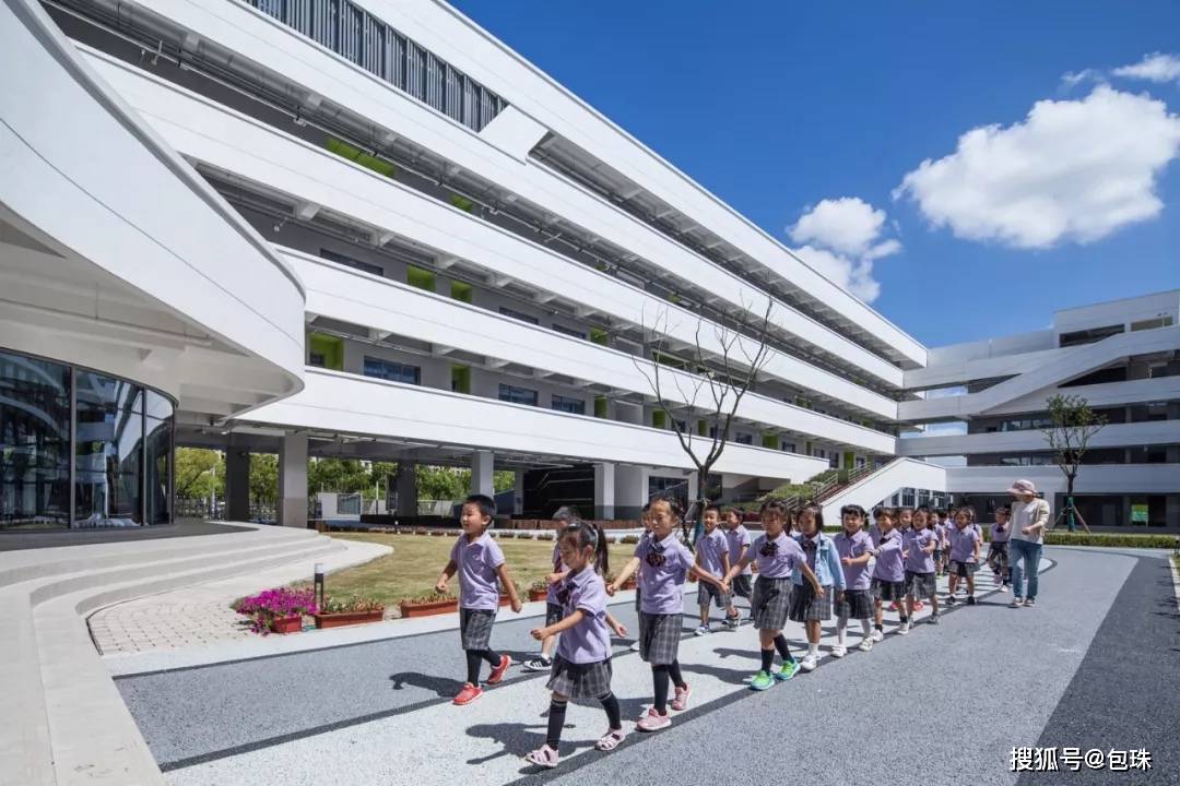 唐镇建平中学新校区9月1日开学迎新生!让我们欣赏一下校园全貌