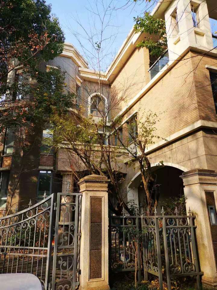 位于成都天府新区蔚蓝卡地亚小区,是一套572