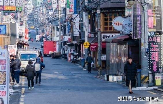 韩国美女来中国旅游，逛市场买西瓜被拒绝，究竟有何原因？
