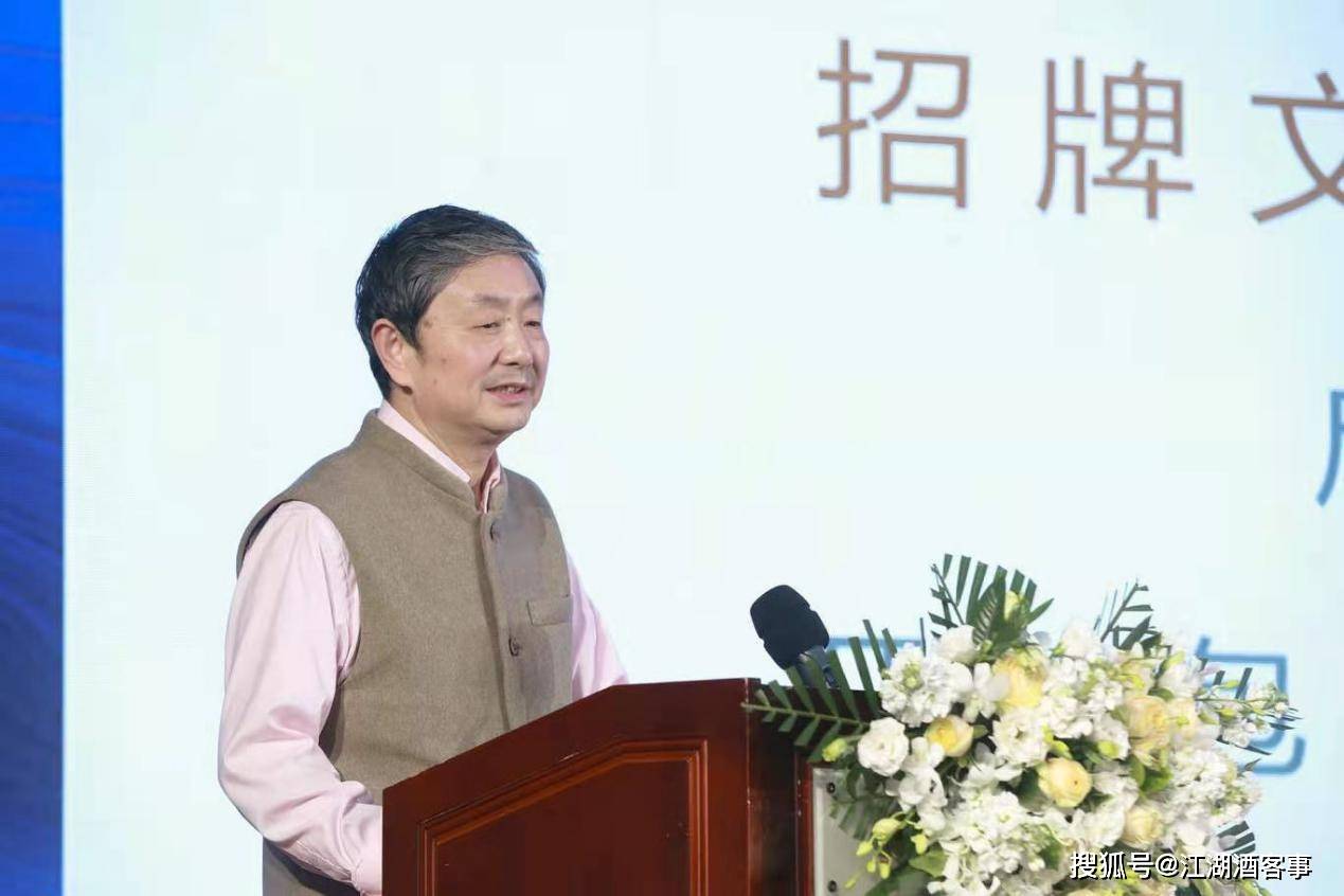 四川大学艺术学院教授,博士生导师,四川平面设计师协会会长陈小林作