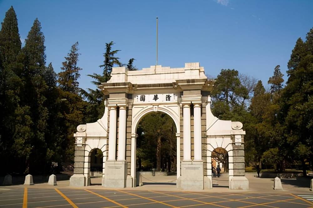 1937年11月1日,由国立北京大学,国立清华大学,私立南开大学,在长沙