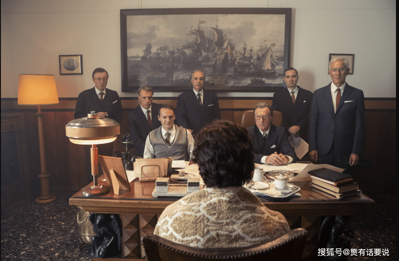 电影以一种黑色幽默的方式再现意大利人乔治·罗萨从建国到亡国的故事