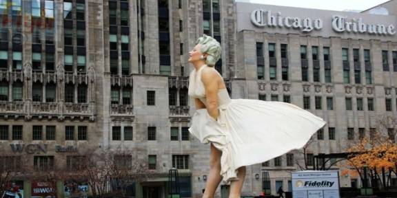 世界上最“尴尬”的雕像，游客行为惹争议，不到一年被拆除