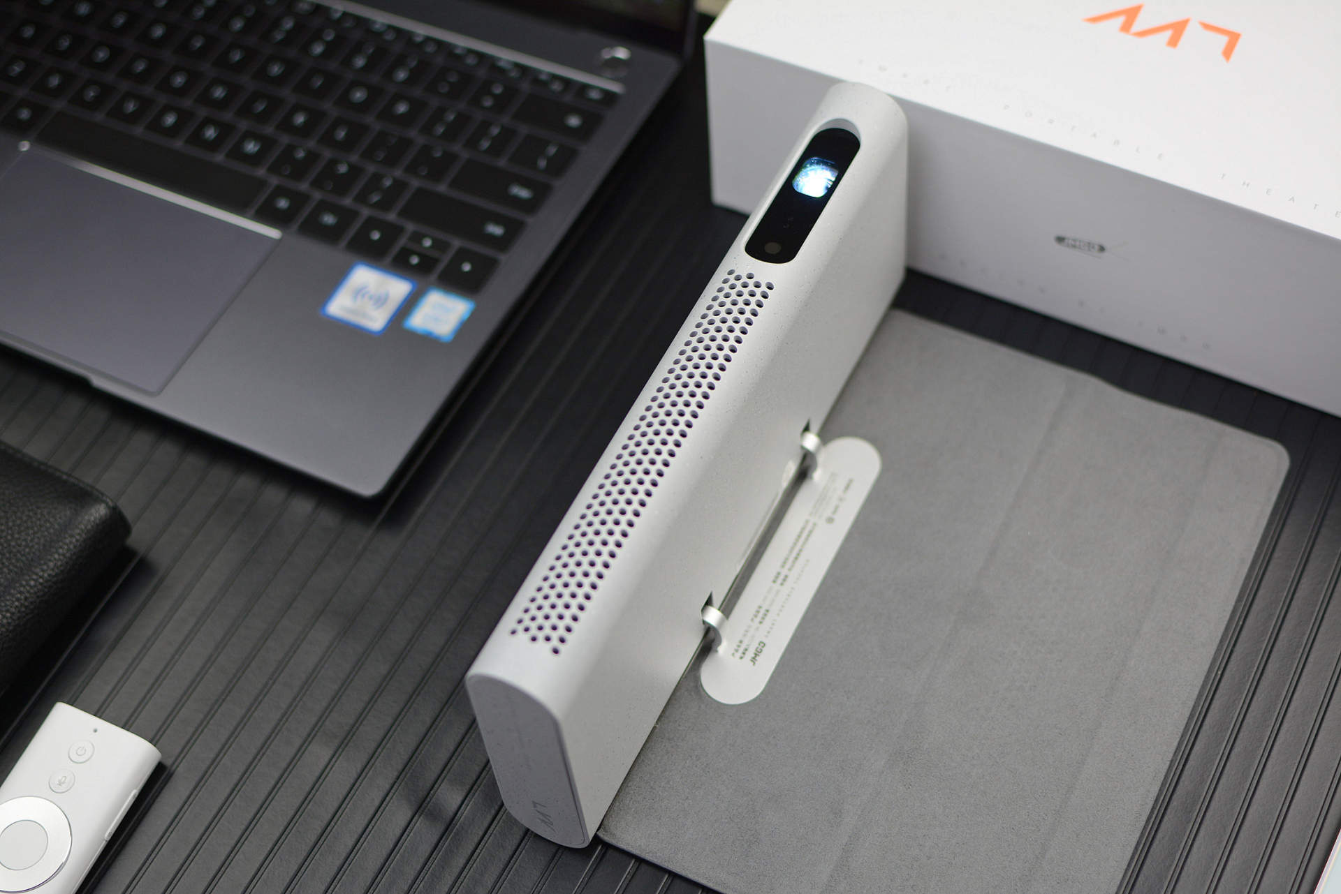 外观酷似钱包效果媲美智能电视坚果m7投影仪评测