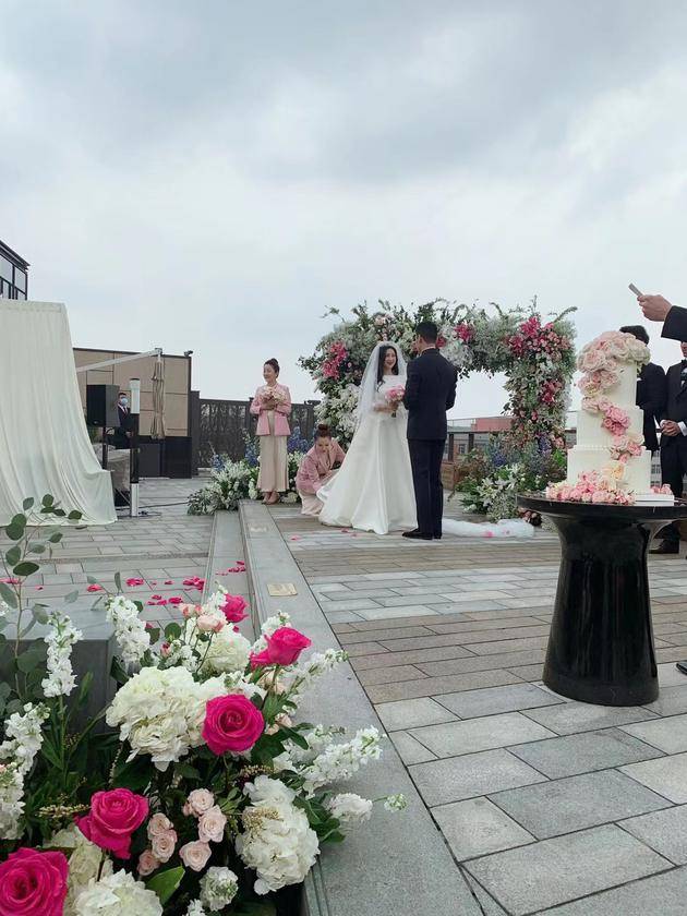 演员朱珠在京低调举行婚礼男方为圈外人 毕业