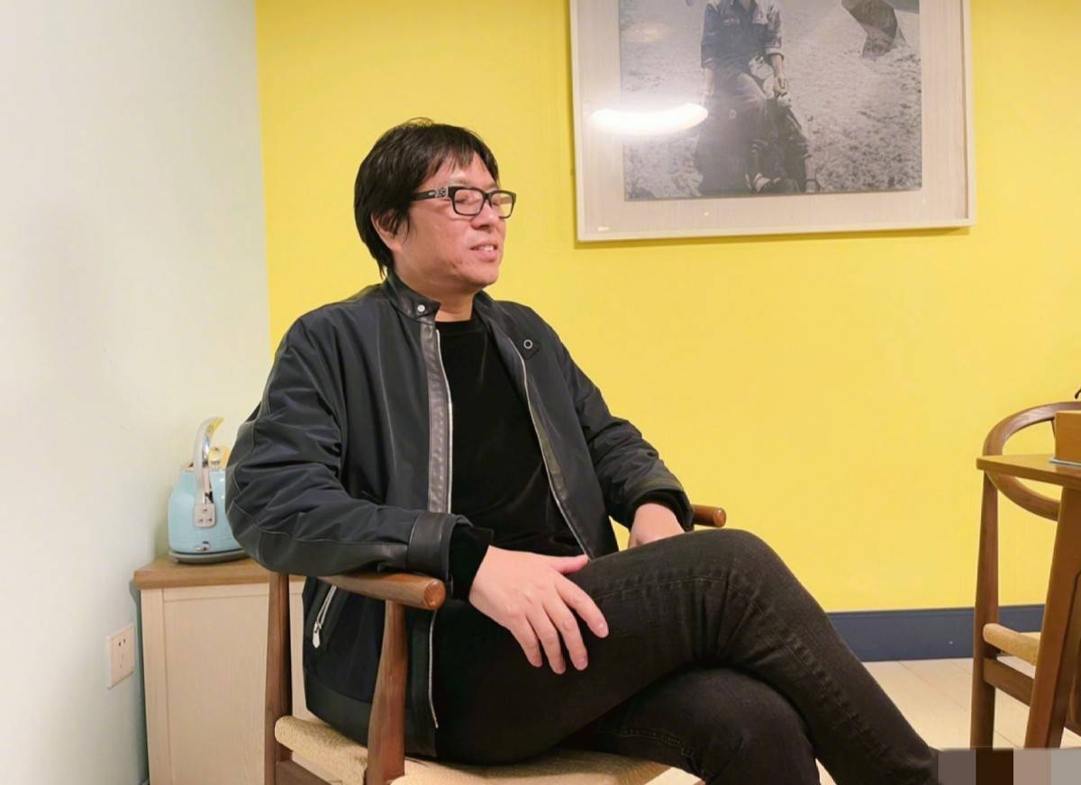 原创高晓松暴瘦30多斤好友晒照称瘦到单薄从油腻男变文艺大叔