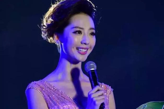 原创气质吸睛她是流浪地球中最美女老师如今出演妈妈在等你再圈粉