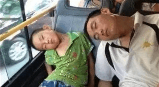 原创
每日一笑:只要心中有海,到哪里都是海滩呢
